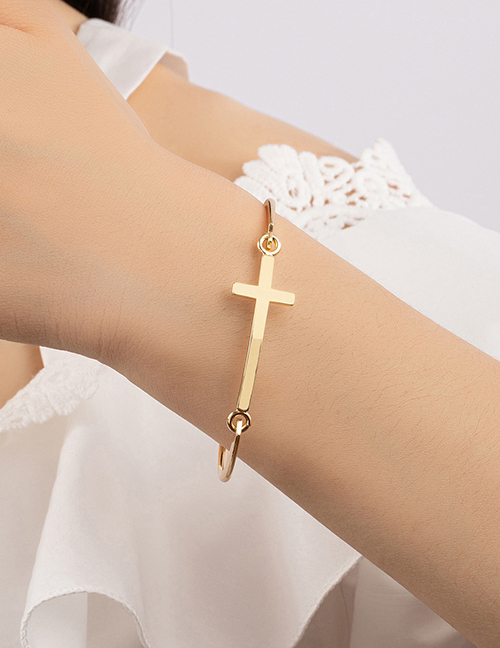 Fashion Gold Alloy Cross Round Bracelet