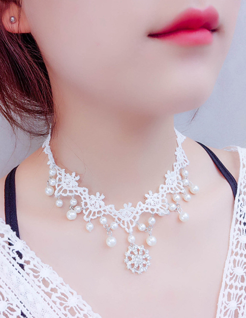 Fashion White Geometric Diamond And Pearl Tassel Lace Necklace