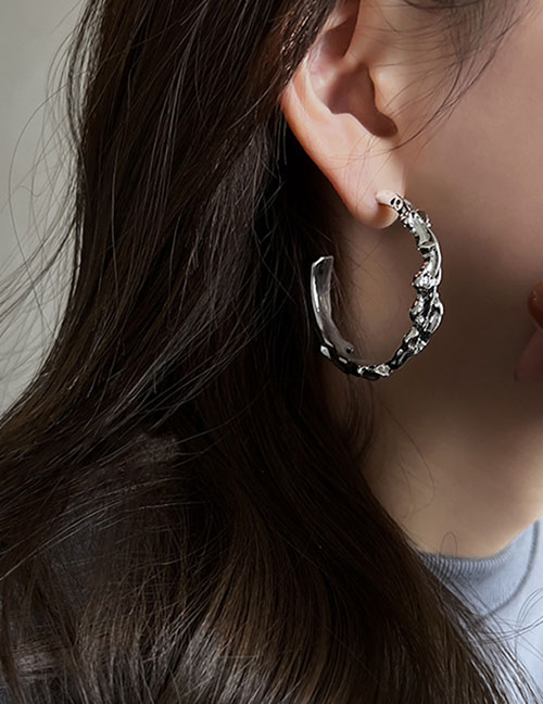 Fashion Silver Metal Irregular Pleats C-shaped Earrings