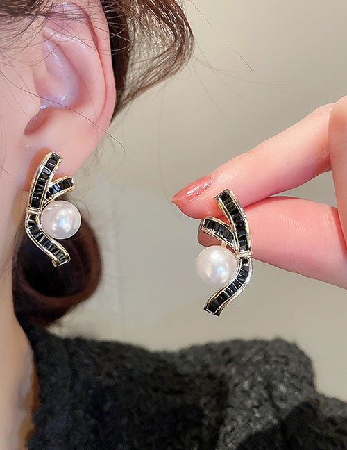Fashion Silver (real Gold Plating) Copper Inlaid Zirconia Knotted Pearl Stud Earrings