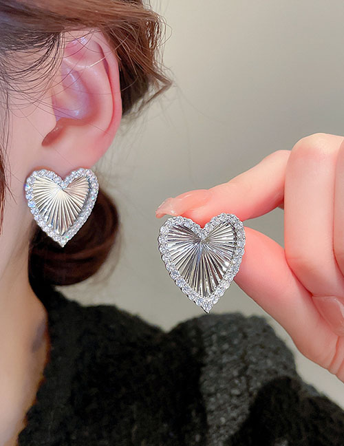 Fashion Silver Copper Inlaid Zirconium Heart Stud Earrings
