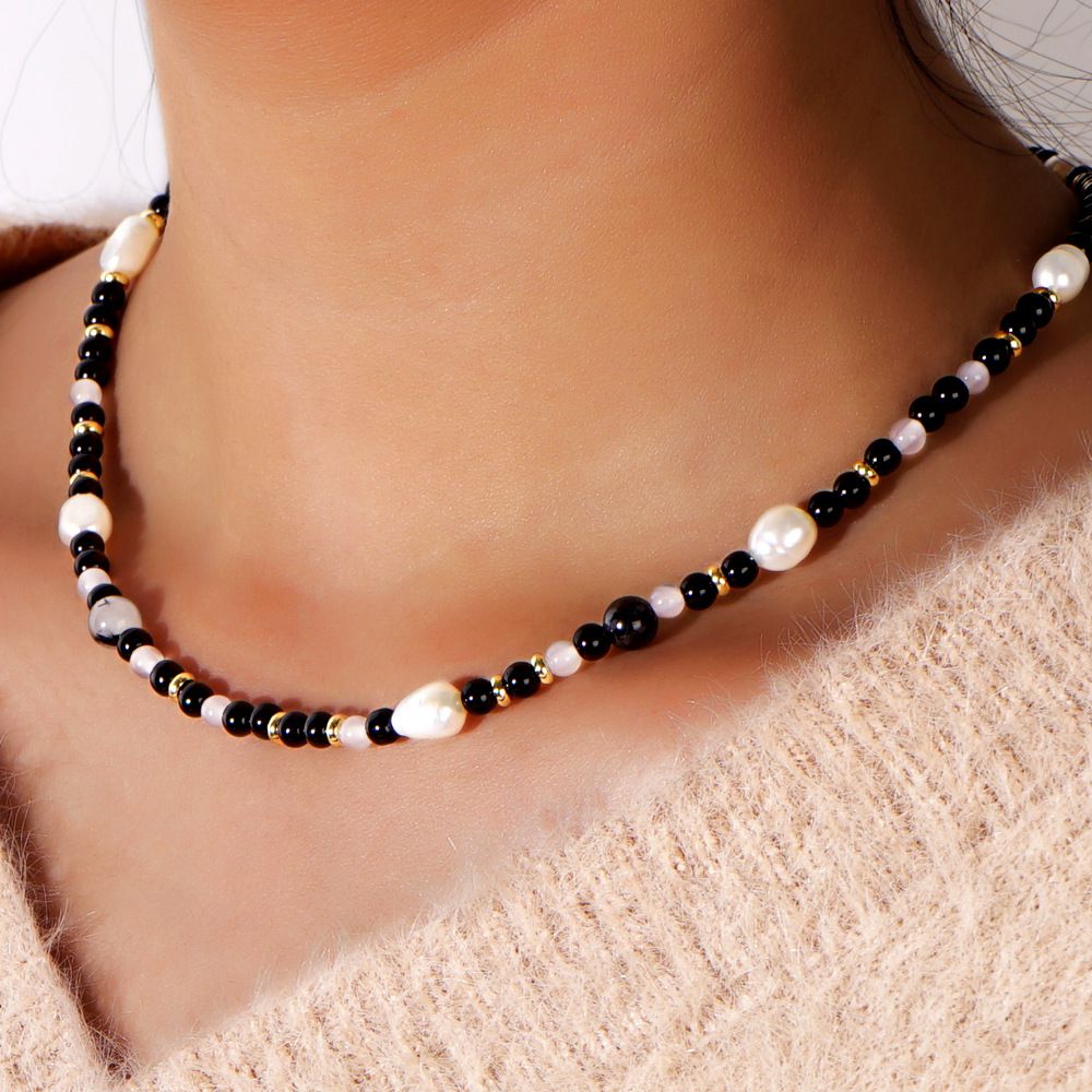 Fashion Black And White Round Bead Pearl Necklace
